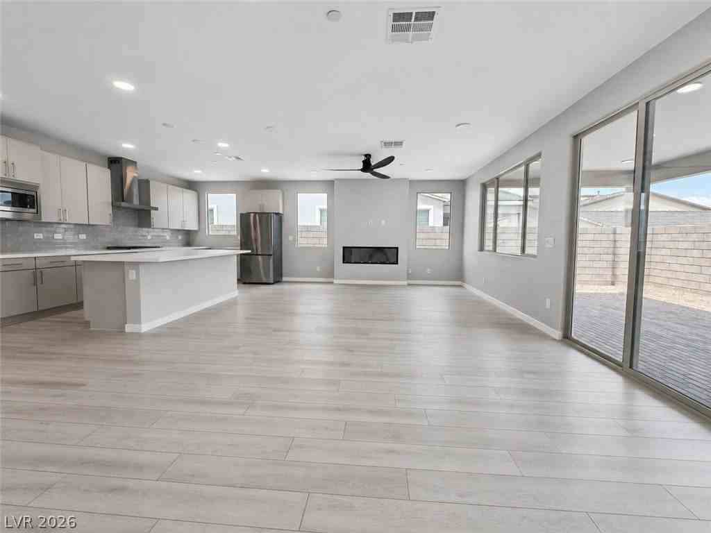 9229 Frazer St - Photo 3 of 27
