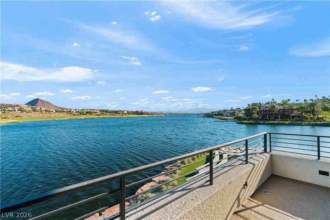 66 Lakefront Dr - Photo 4 of 50