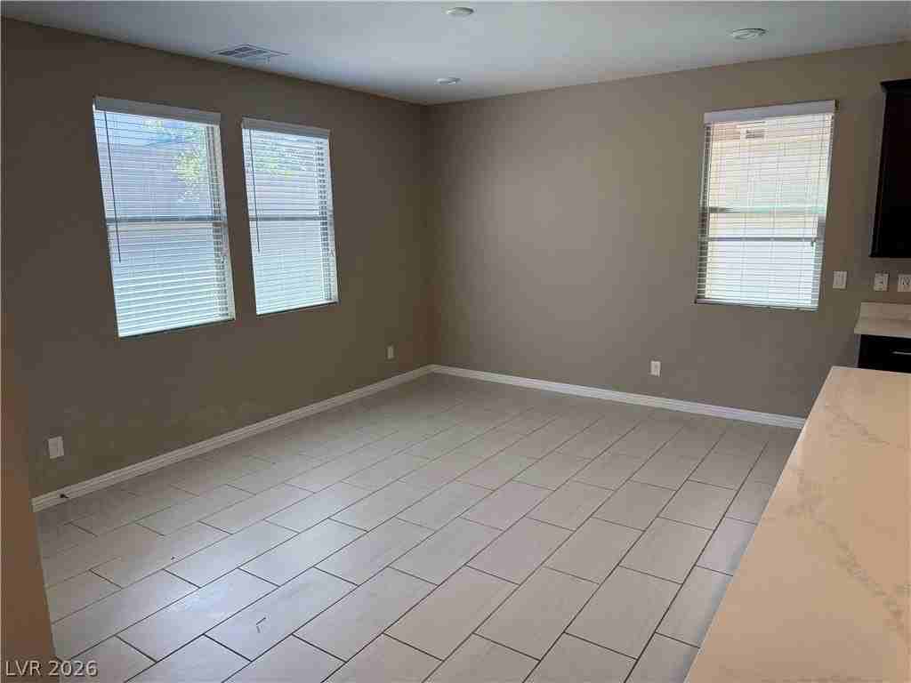 921 Riverlawn Pl - Photo 5 of 40