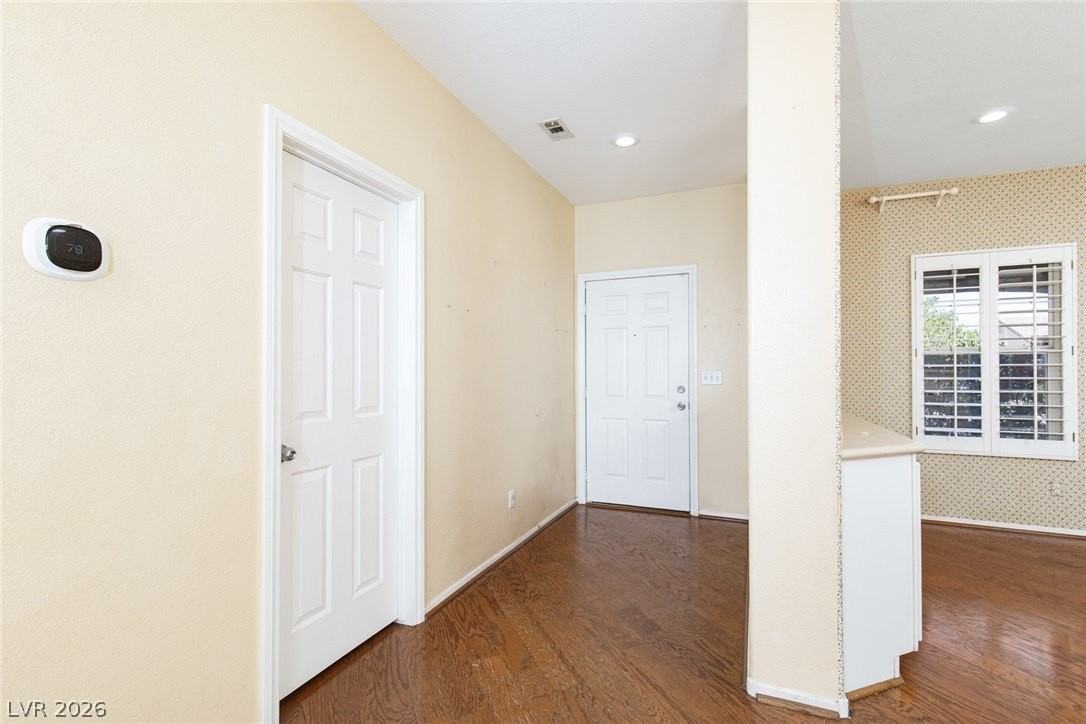 725 Smokey Mountain Ave - Photo 6 of 36