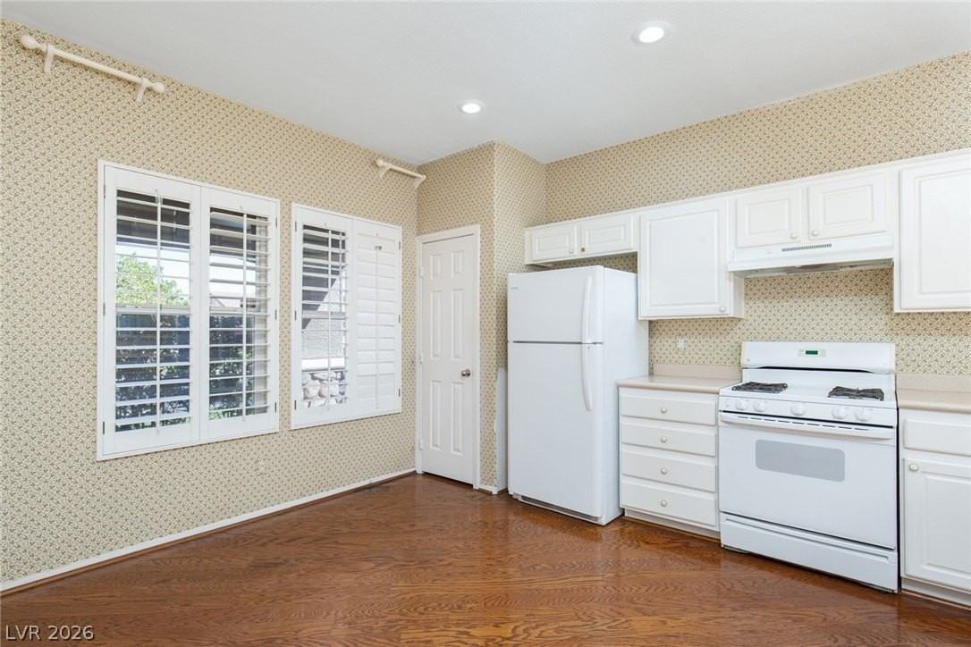 725 Smokey Mountain Ave - Photo 7 of 36