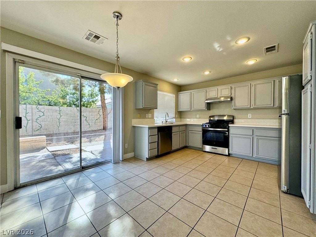 8181 W Rochelle Ave - Photo 5 of 20
