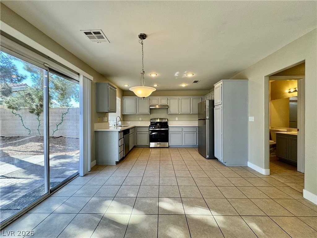 8181 W Rochelle Ave - Photo 6 of 20