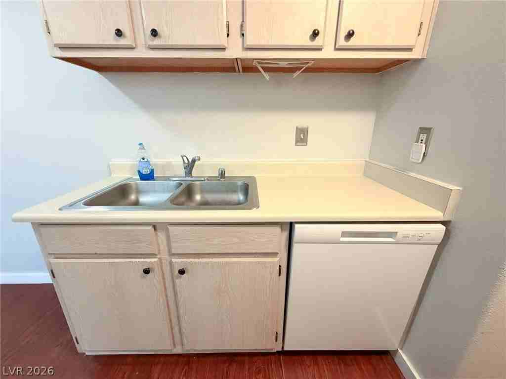 5211 Lindell Rd #105 - Photo 4 of 19