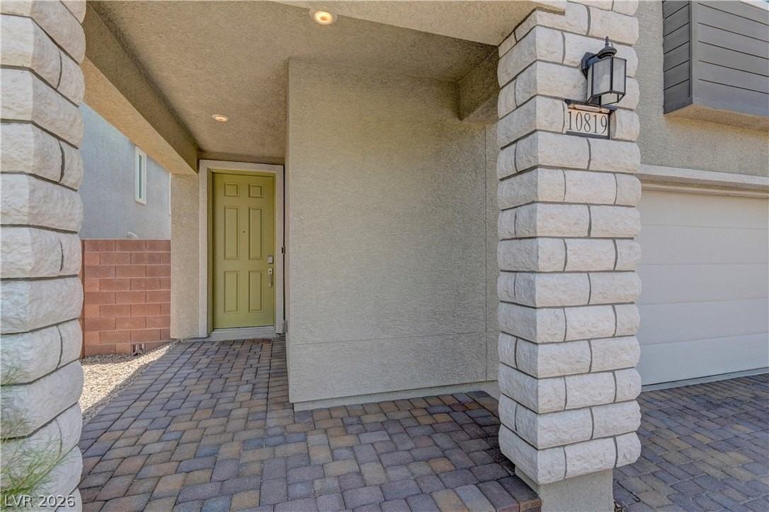 10819 Far Country Ave - Photo 3 of 27