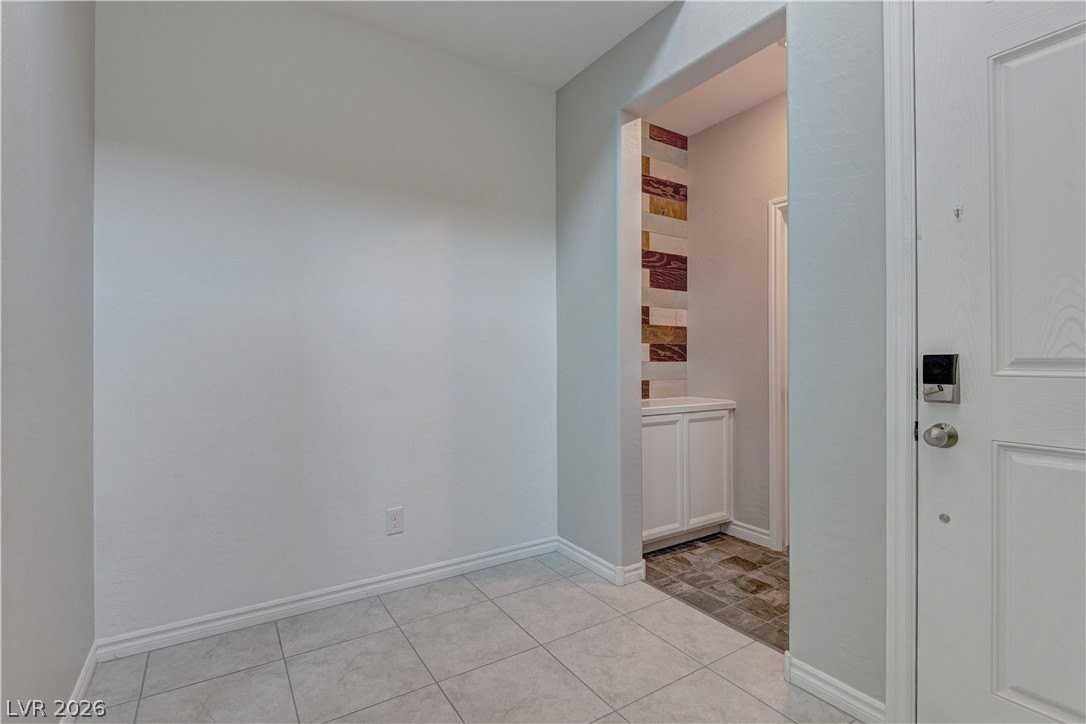 10819 Far Country Ave - Photo 4 of 27