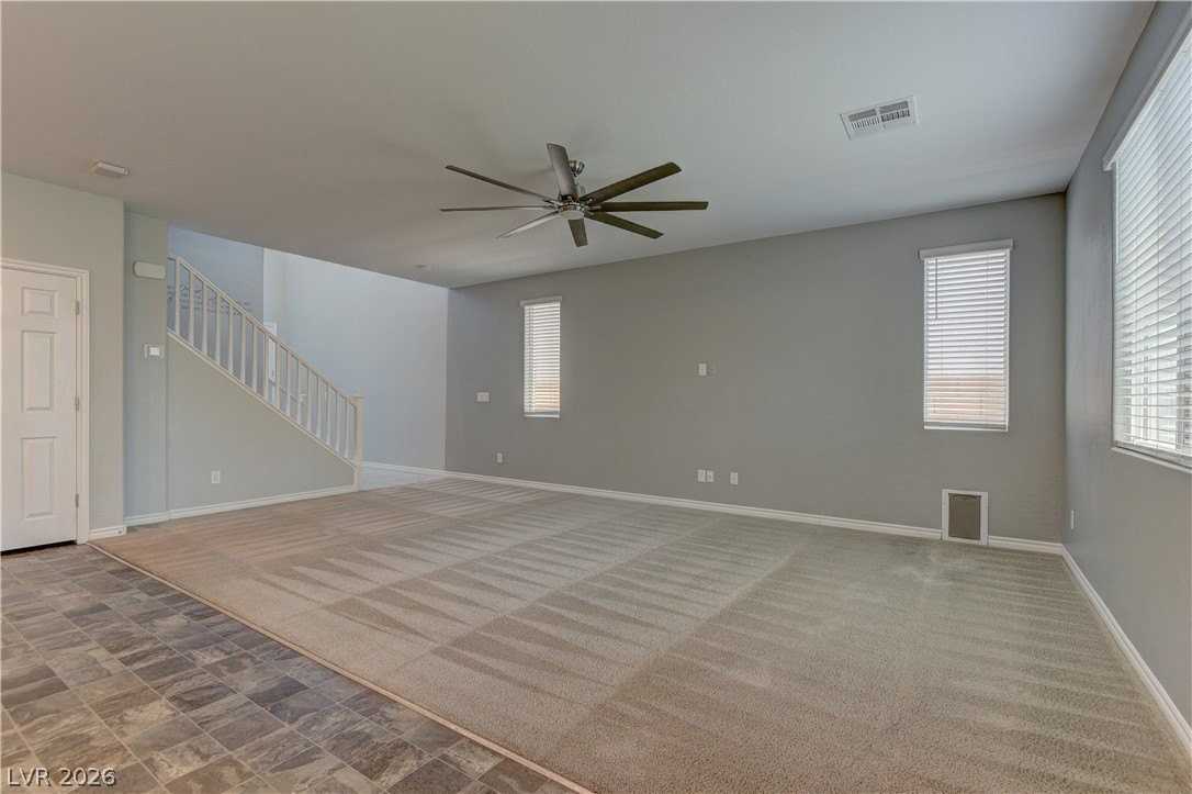 10819 Far Country Ave - Photo 6 of 27