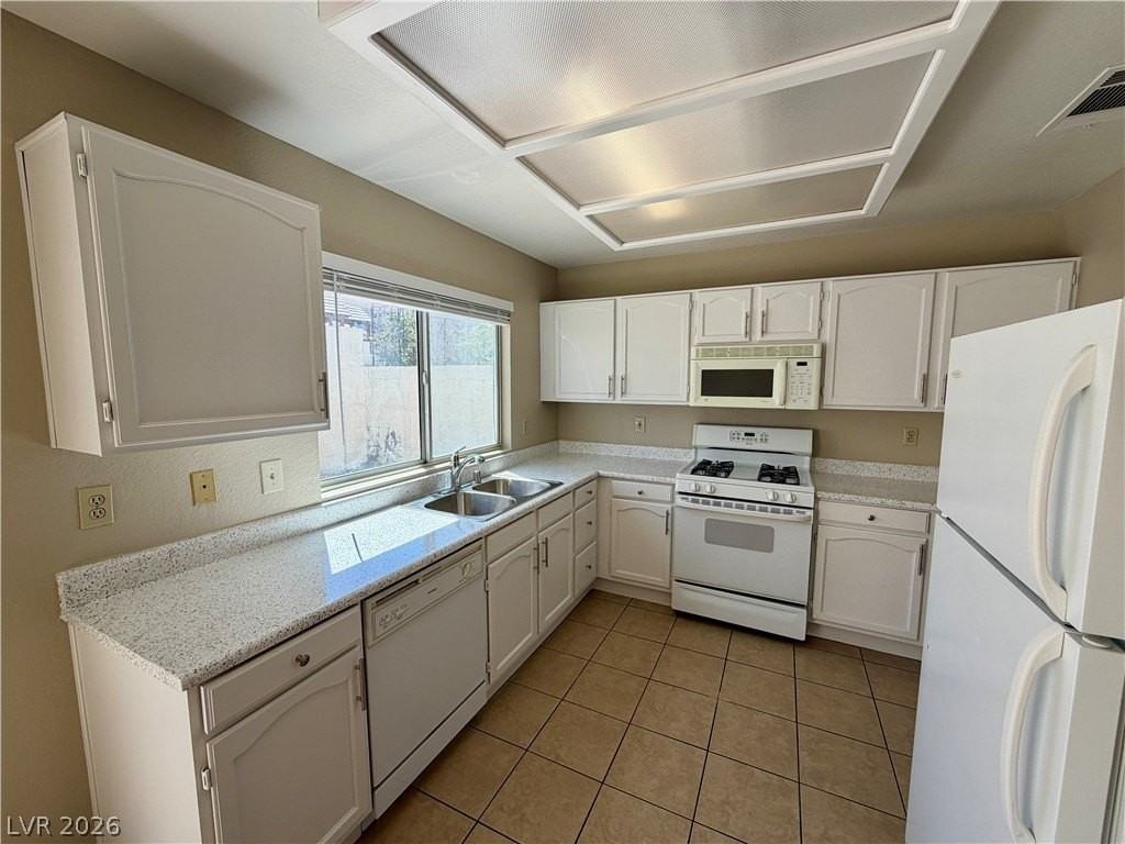 2821 Norfolk Ave - Photo 4 of 17