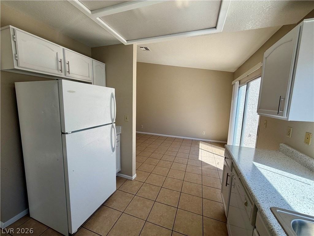2821 Norfolk Ave - Photo 6 of 17