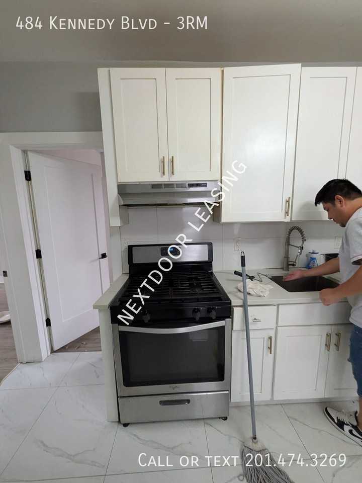 484 Kennedy Blvd #3RM