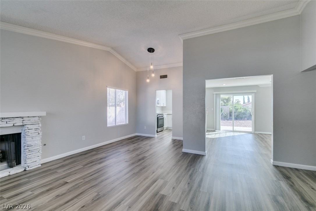 8392 Gresham Dr - Photo 3 of 43