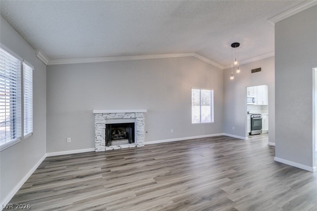 8392 Gresham Dr - Photo 4 of 43