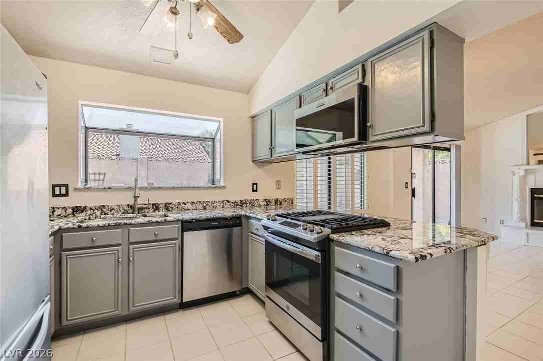 1779 Yellowwood Dr - Photo 5 of 26