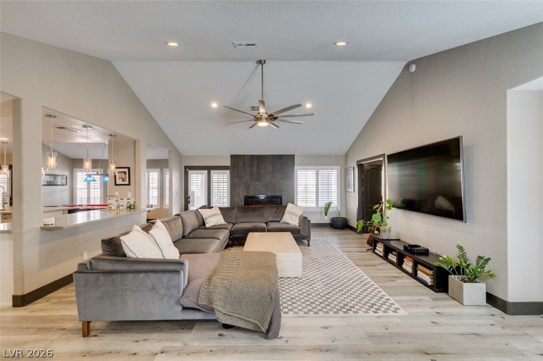 1909 Blackpool Cir - Photo 3 of 42