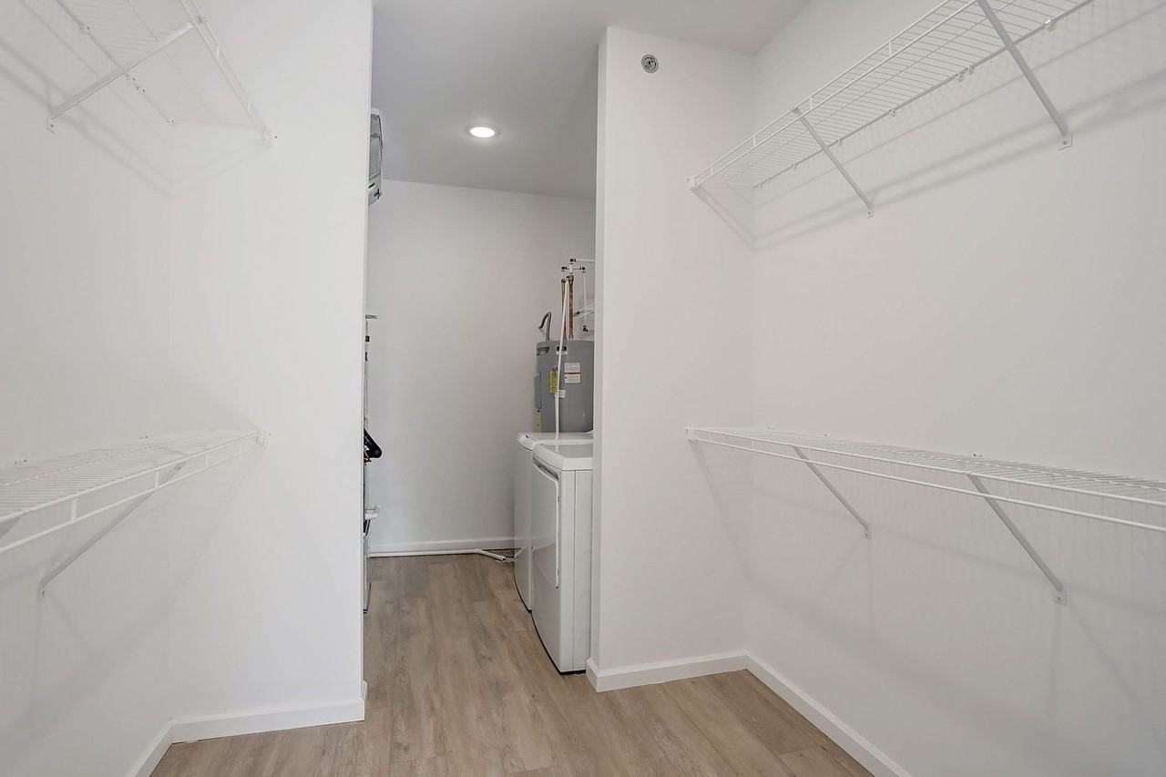 304 Parkview Dr #304 - Photo 4 of 50