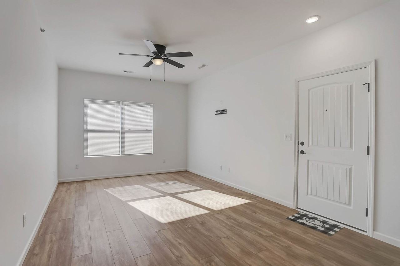 304 Parkview Dr #304 - Photo 7 of 50