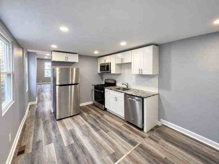 2739 W Montgomery Ave - Photo 6 of 20