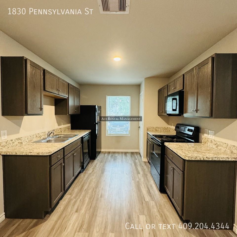 1830 Pennsylvania St - Photo 3 of 13