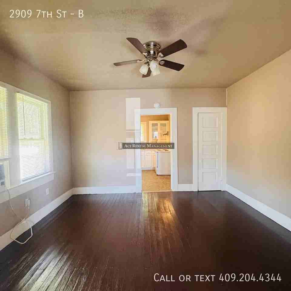 2909 7th St #B - Photo 3 of 8