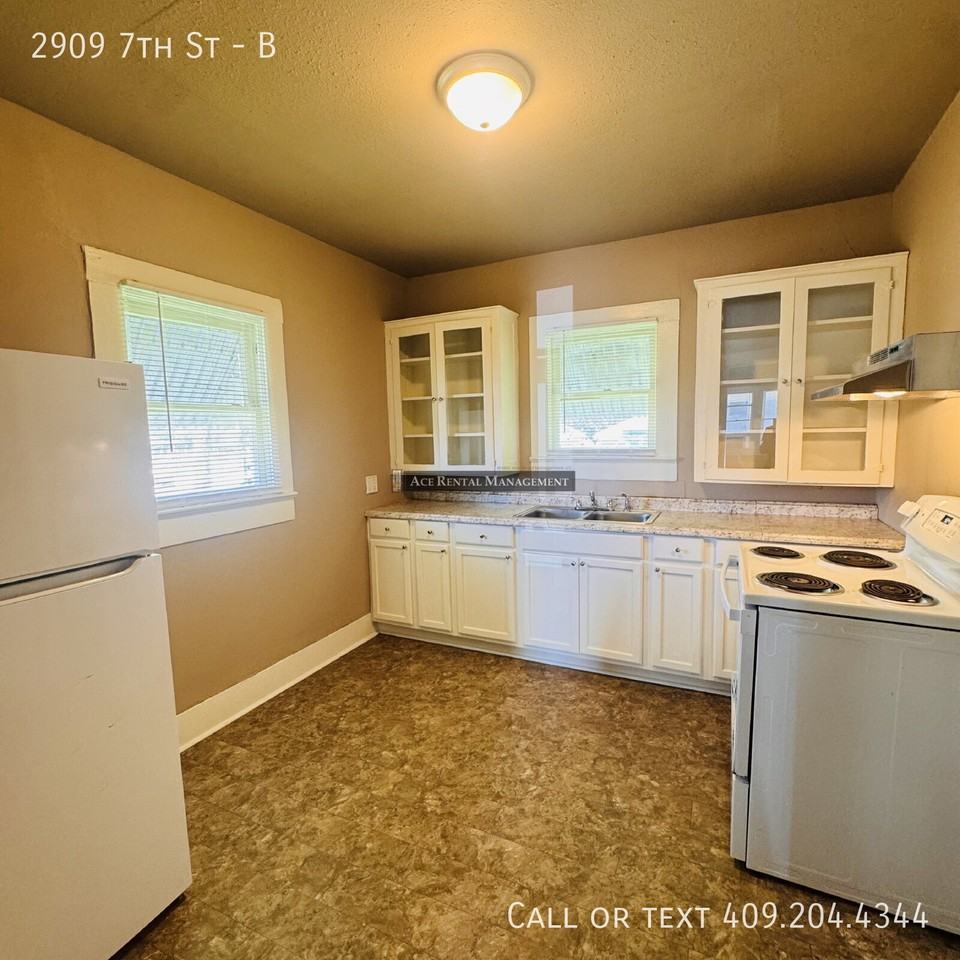 2909 7th St #B - Photo 5 of 8