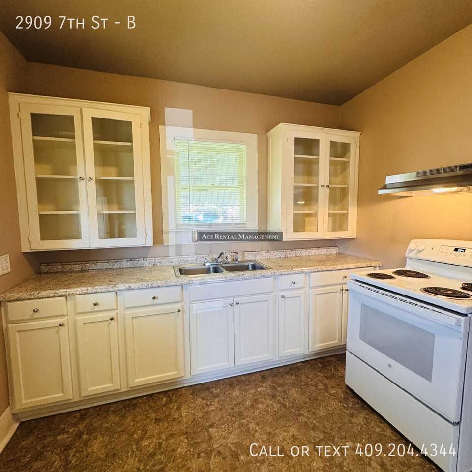 2909 7th St #B - Photo 6 of 8