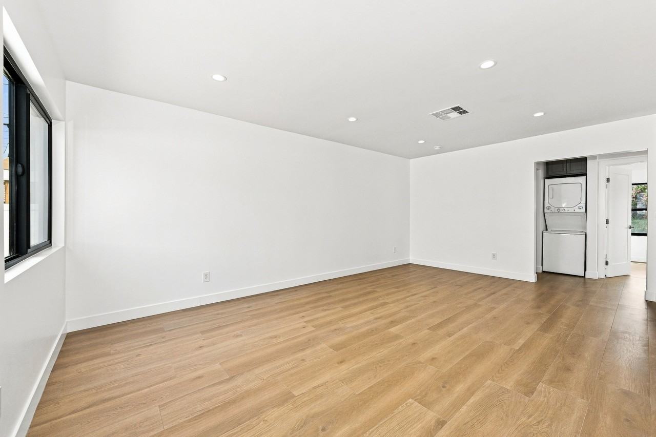 18741 Covello St - Photo 5 of 17