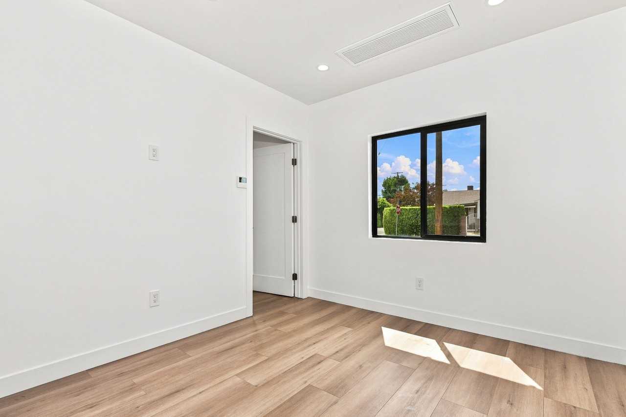 18743 Covello St - Photo 7 of 8