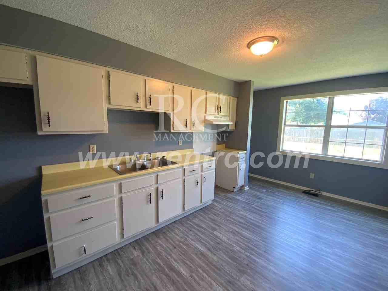 206 E 14th St - Photo 2 of 18