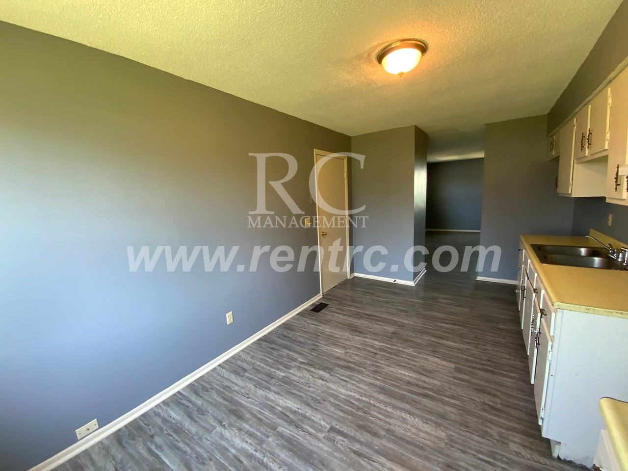 206 E 14th St - Photo 3 of 18