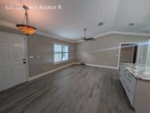 625 Coconut Ave N - Photo 4 of 40
