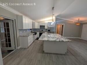625 Coconut Ave N - Photo 6 of 40