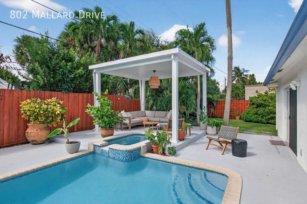 802 Mallard Dr - Photo 2 of 50