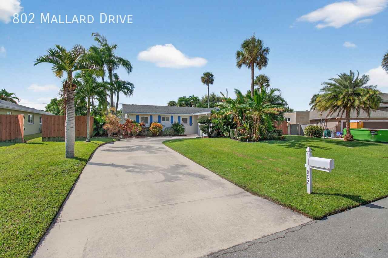 802 Mallard Dr - Photo 3 of 50