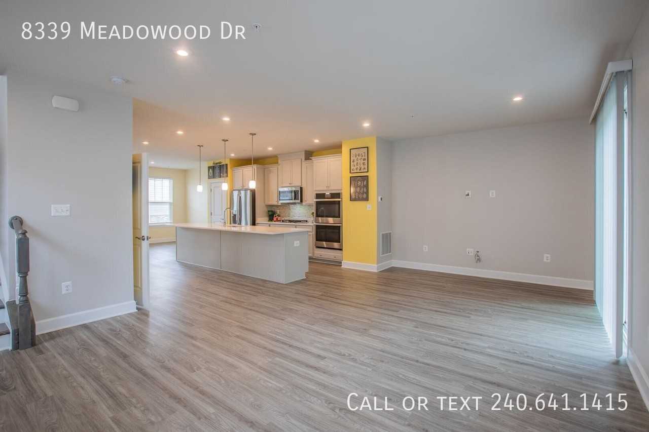 8339 Meadowood Dr - Photo 3 of 32
