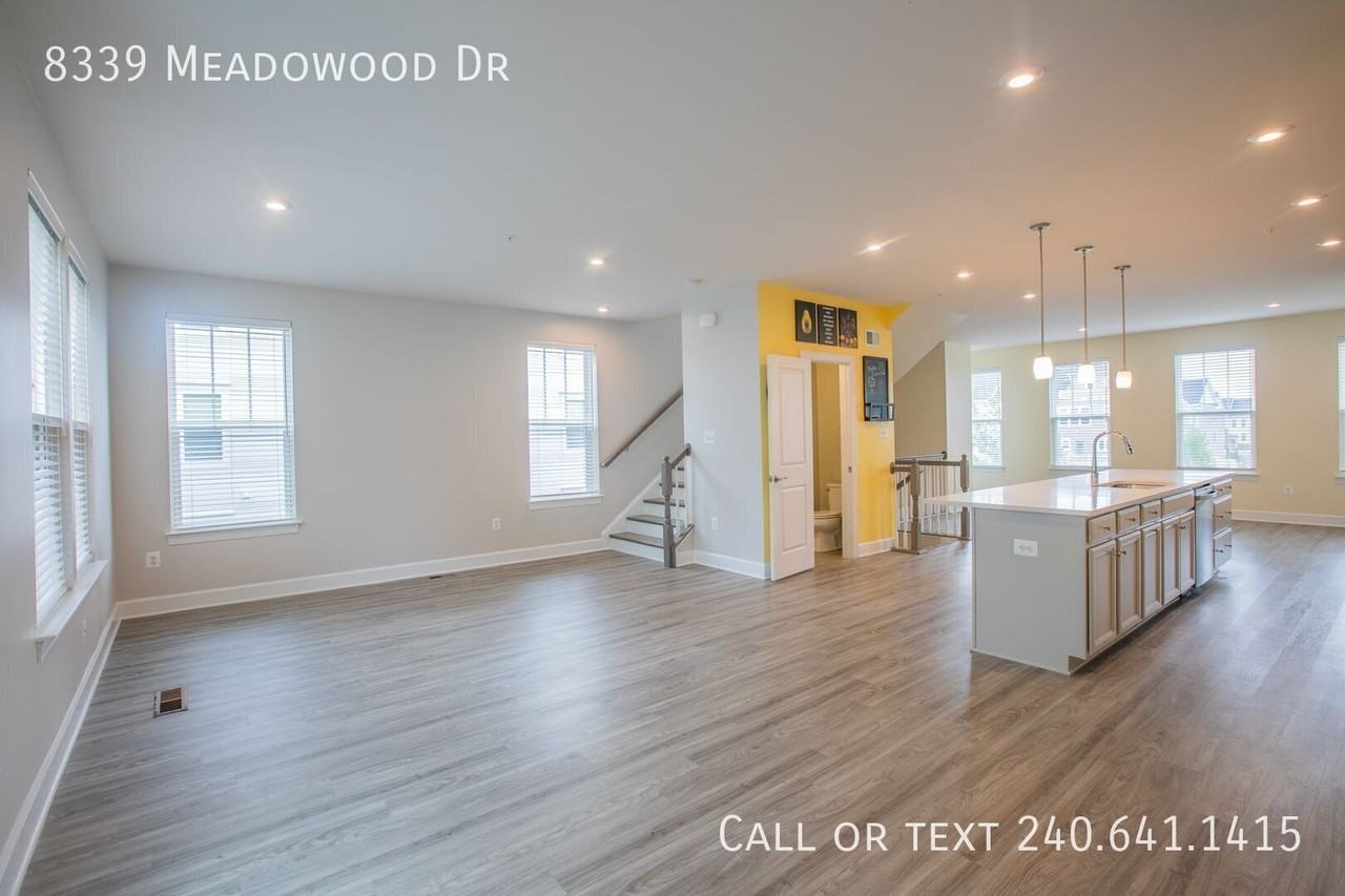 8339 Meadowood Dr - Photo 4 of 32