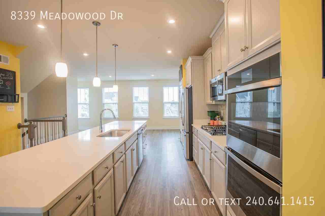 8339 Meadowood Dr - Photo 5 of 32
