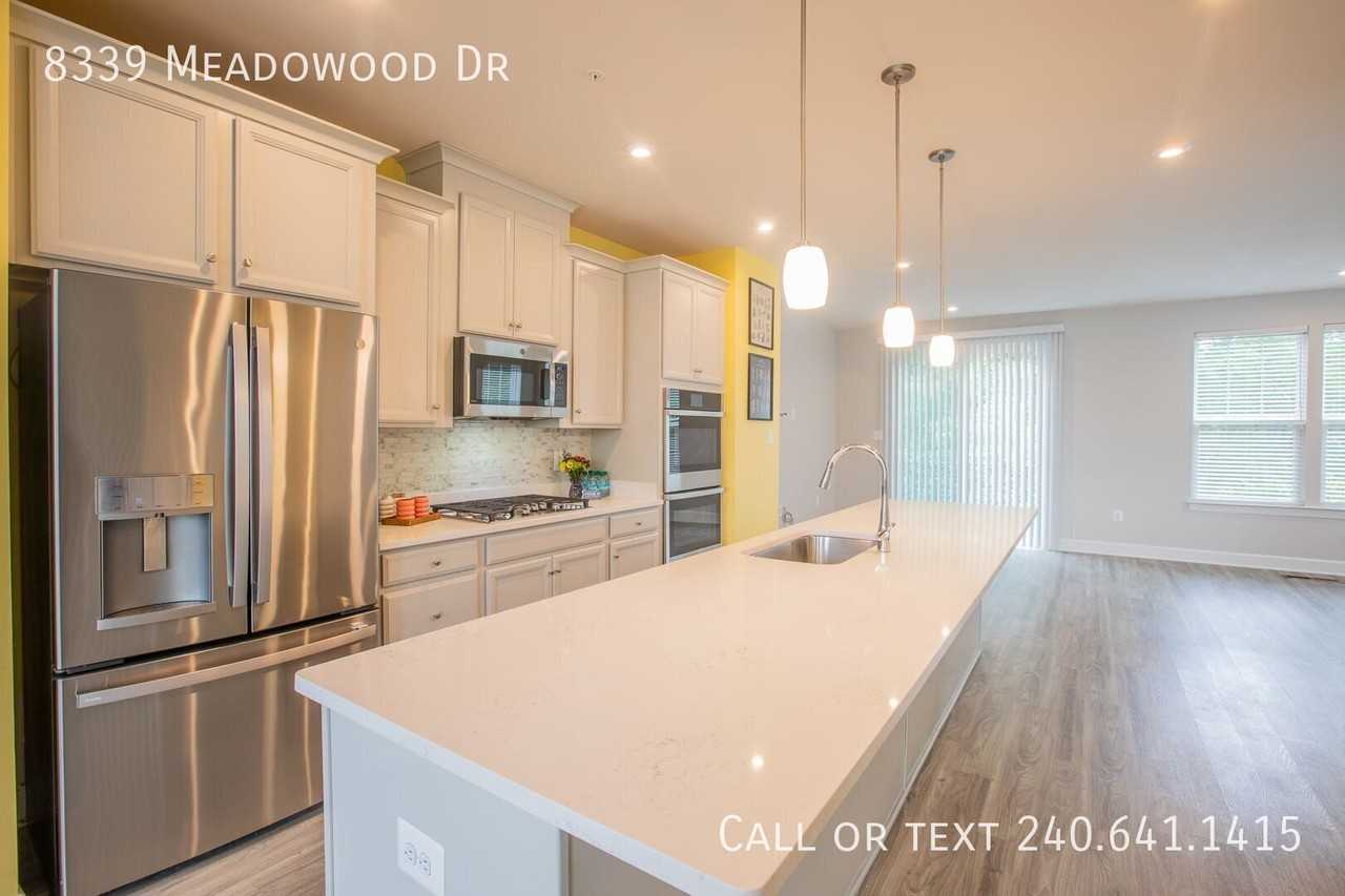 8339 Meadowood Dr - Photo 7 of 32