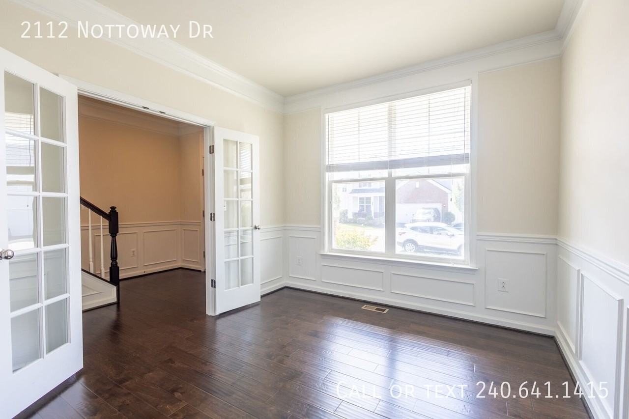 2112 Nottoway Dr - Photo 3 of 50