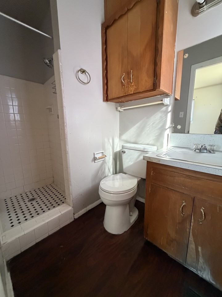 2402 S Hickory Ave - Photo 7 of 11