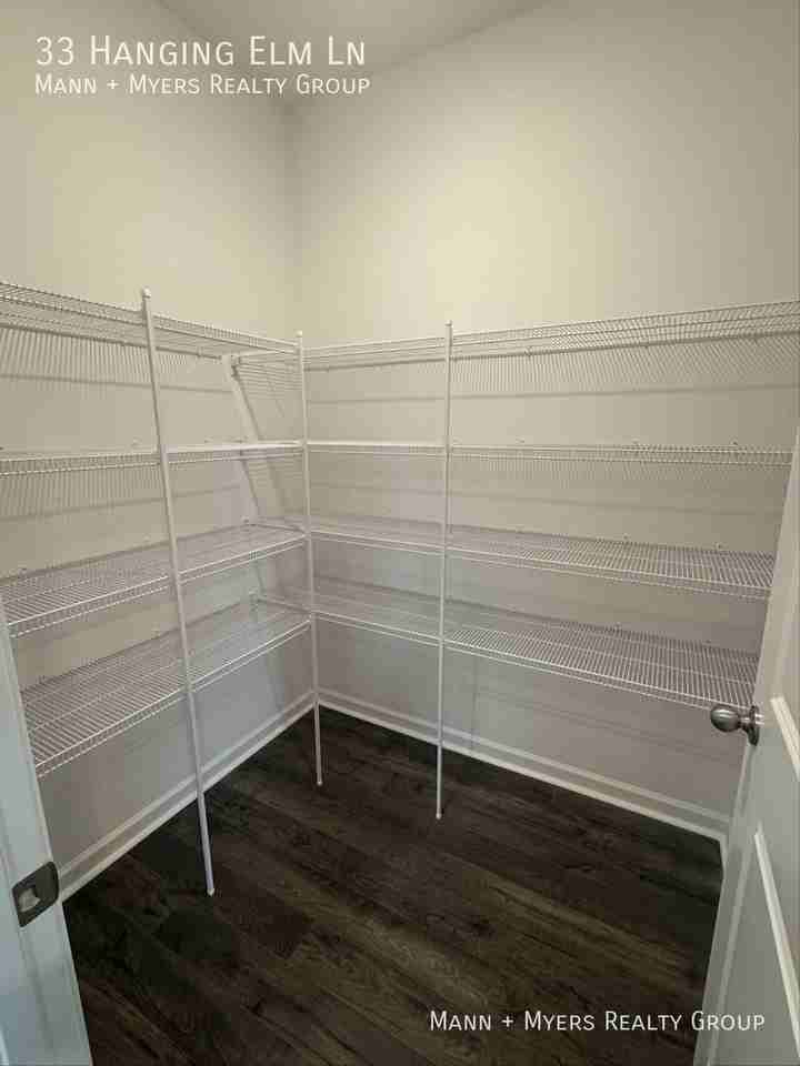 33 Hanging Elm Ln - Photo 5 of 26