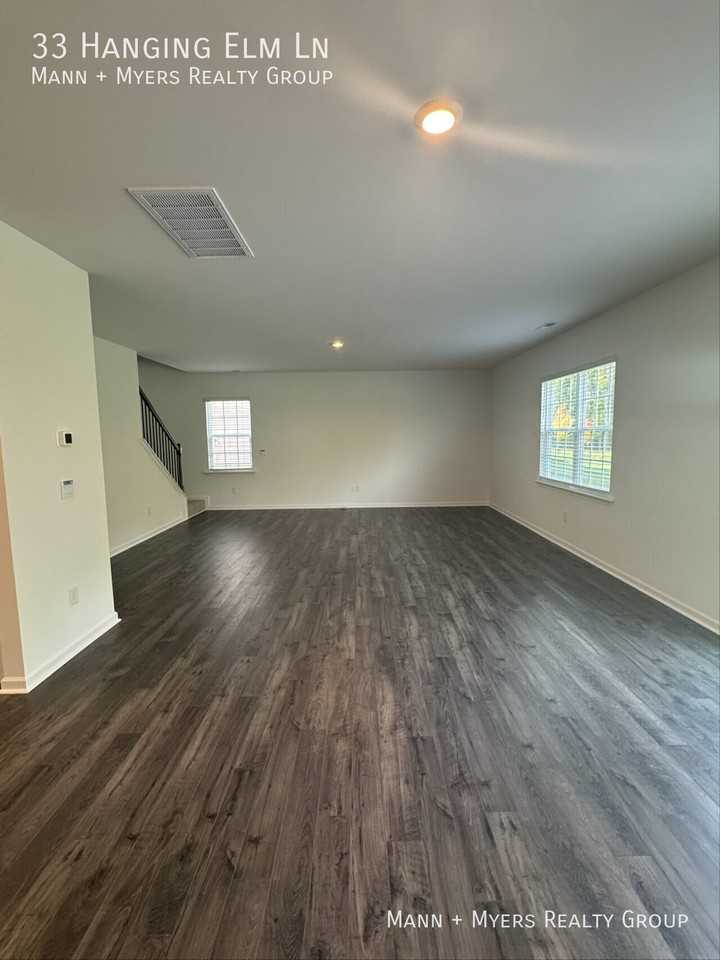 33 Hanging Elm Ln - Photo 7 of 26