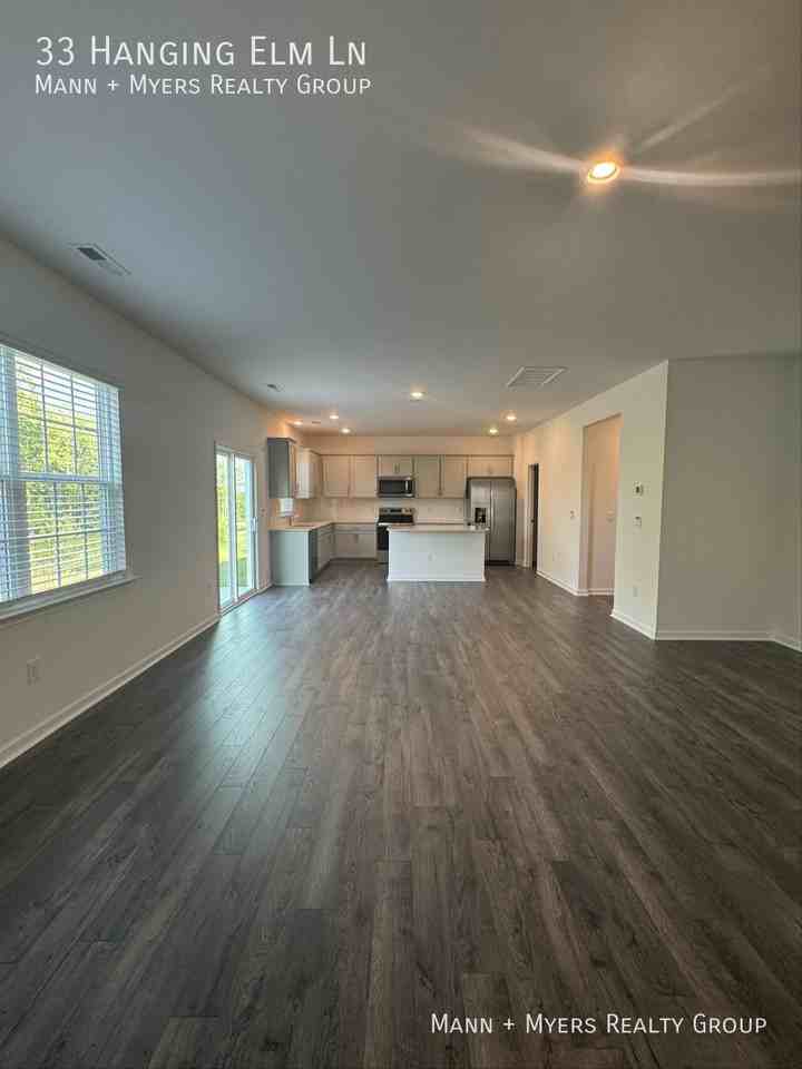 33 Hanging Elm Ln - Photo 6 of 26
