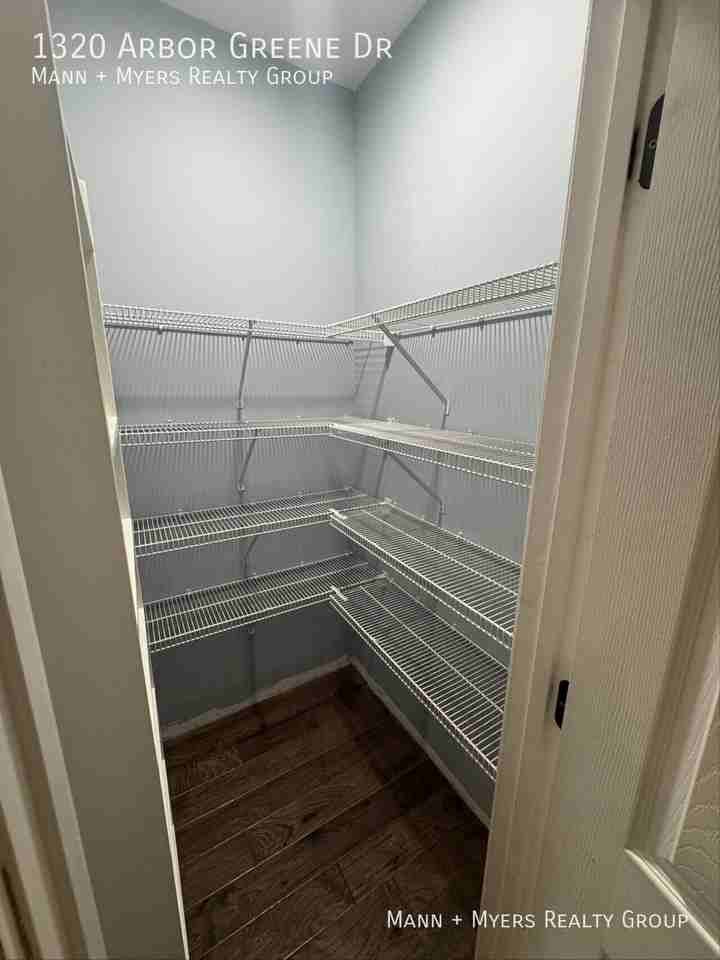 1320 Arbor Greene Dr - Photo 4 of 22