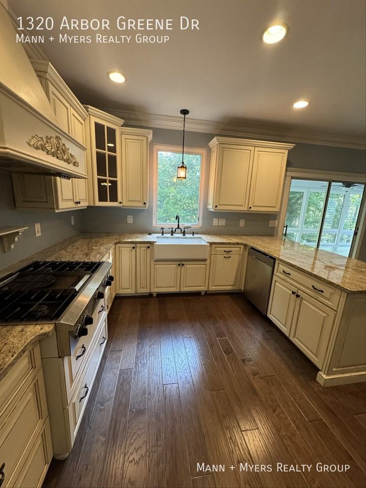1320 Arbor Greene Dr - Photo 5 of 22