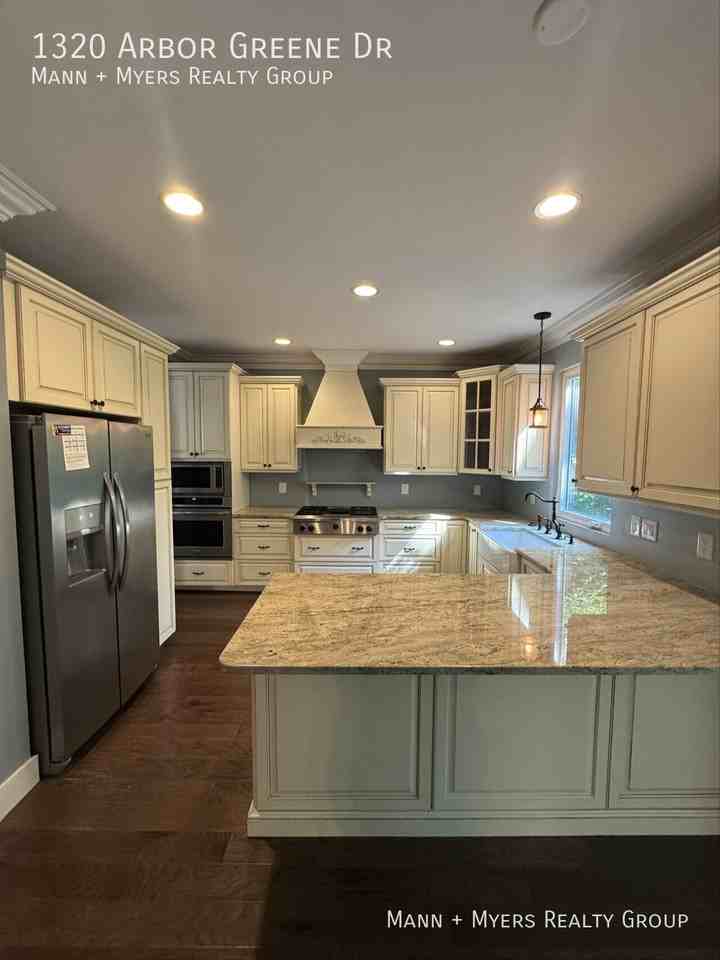 1320 Arbor Greene Dr - Photo 6 of 22