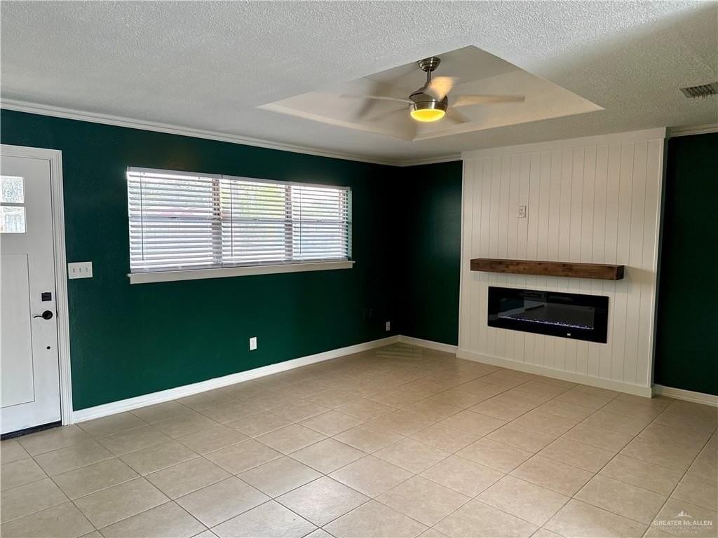 718 Harvey St - Photo 3 of 11