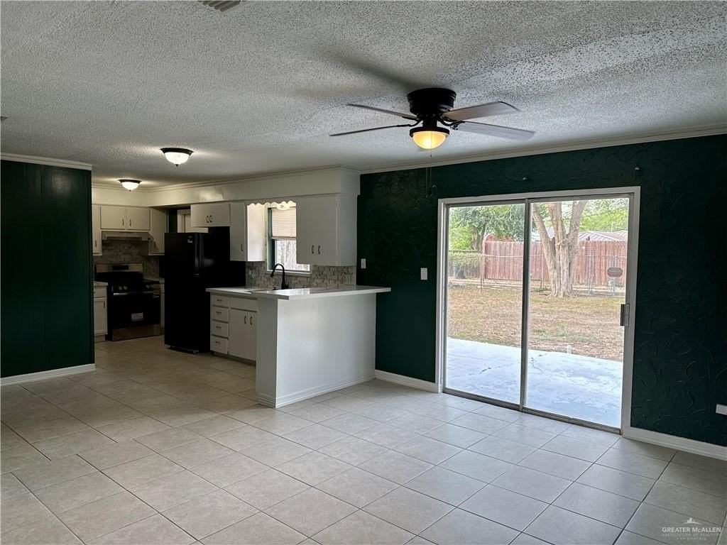 718 Harvey St - Photo 4 of 11