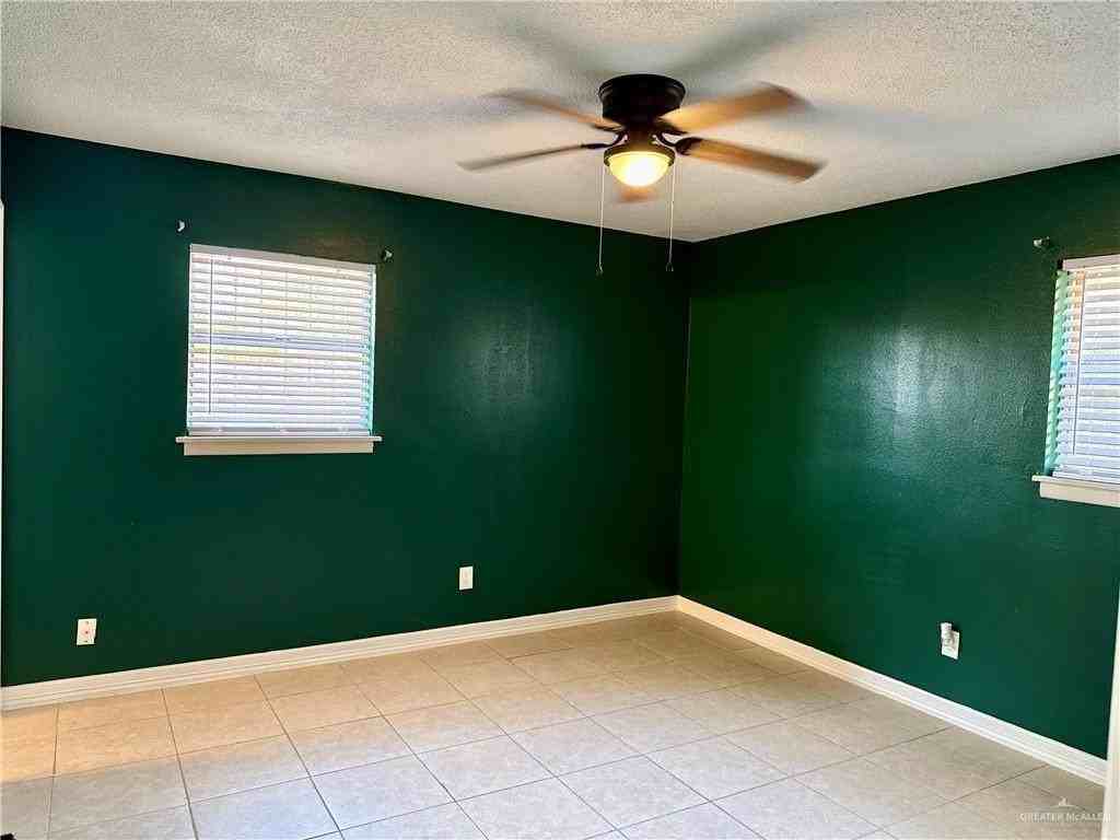 718 Harvey St - Photo 7 of 11