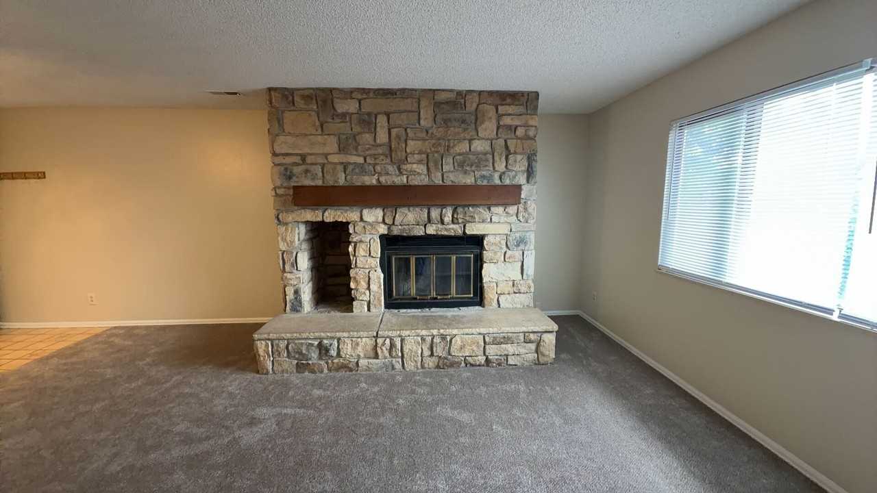 971 Moorings Dr - Photo 5 of 14