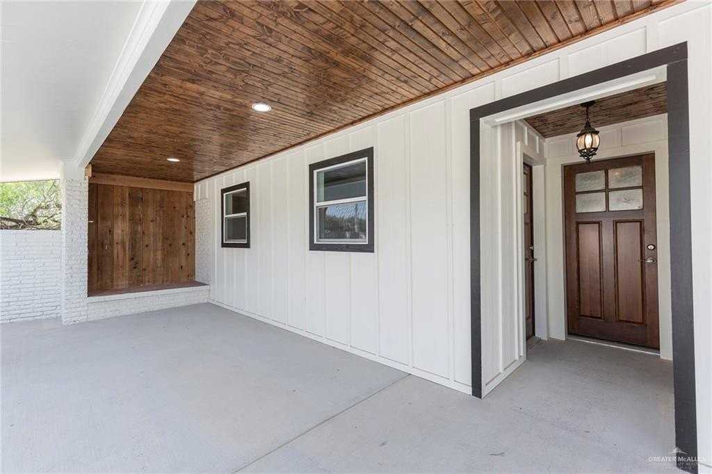 10701 N Ware Rd - Photo 2 of 25